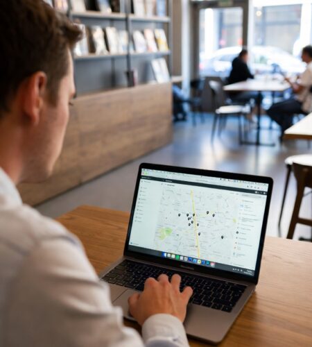 Idea 263. Free. La app que encuentra tu cafetería perfecta (y el negocio que puedes replicar para cualquier cosa que la gente busca cerca)